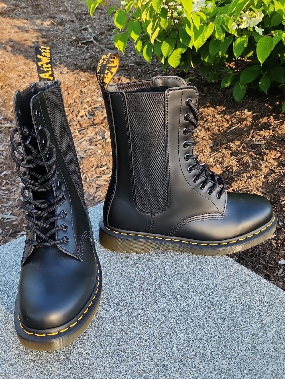 Dr. Martens 1490 Harper 10 Eye Black Leather Lace-Up Boots Size 10
